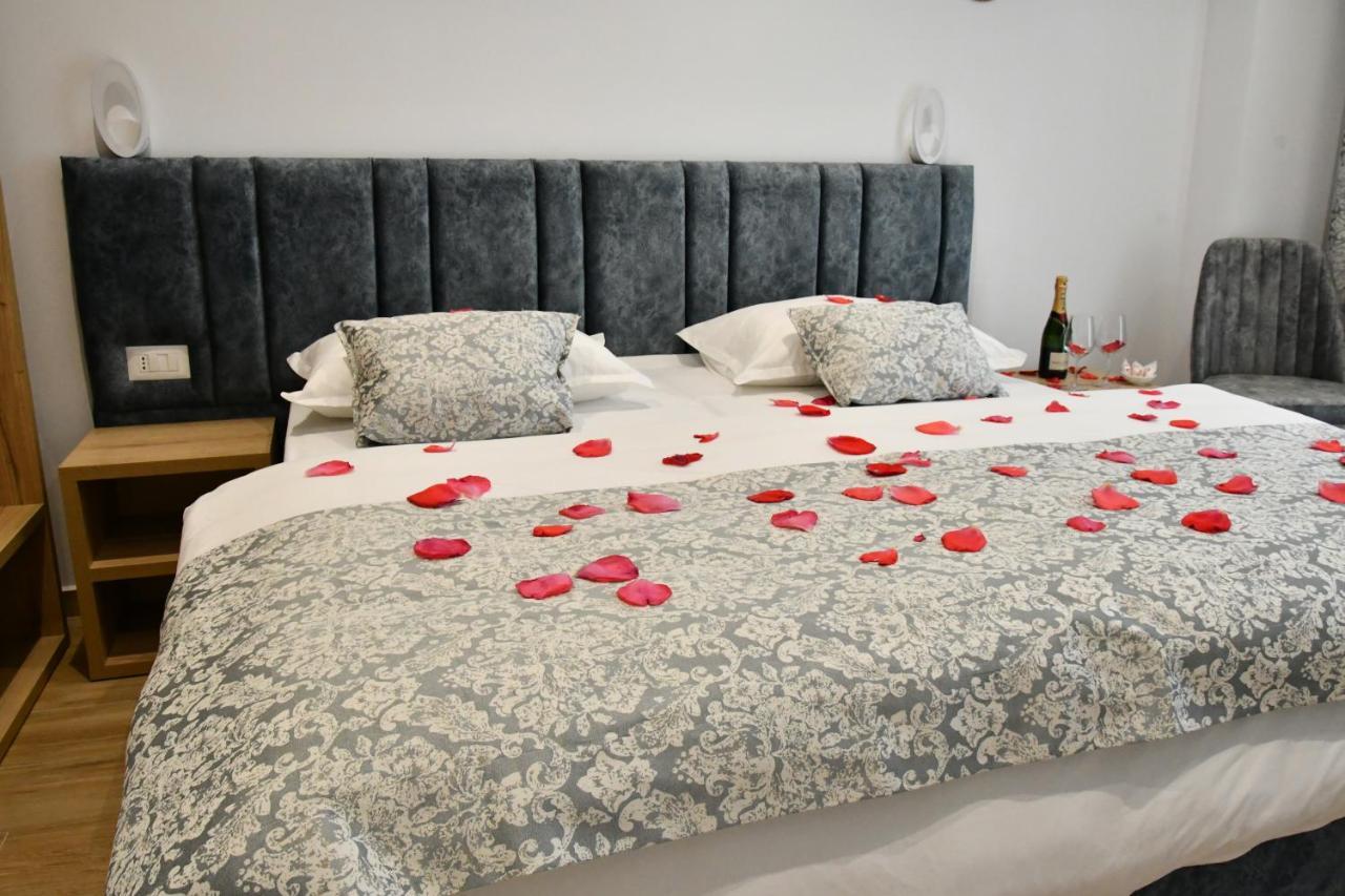 Elite Hotel 4*