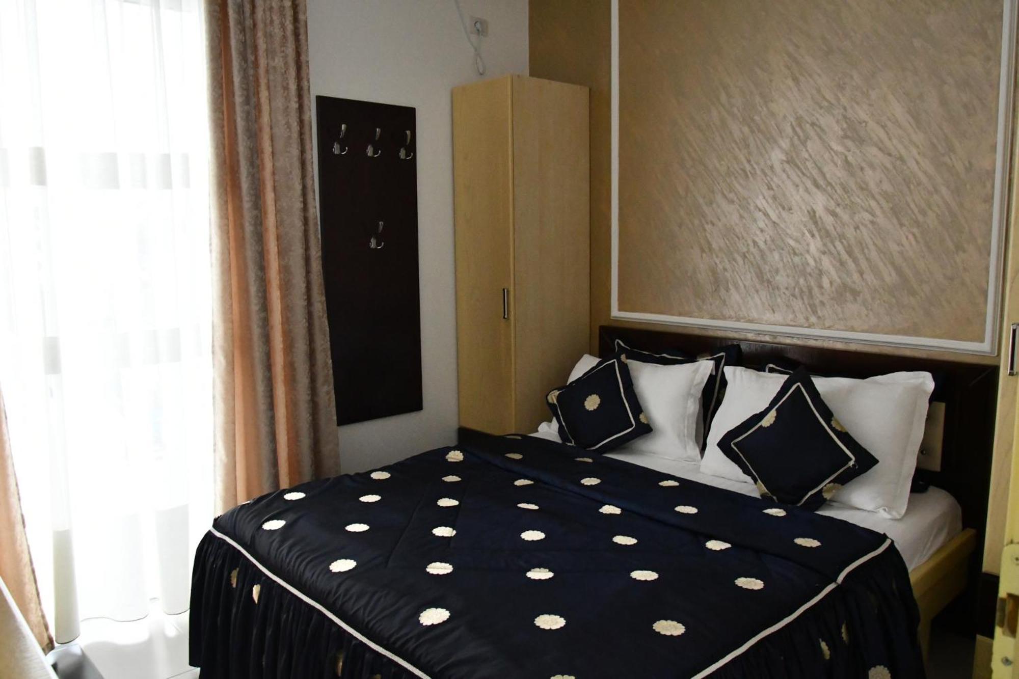 Elite Hotel 4*